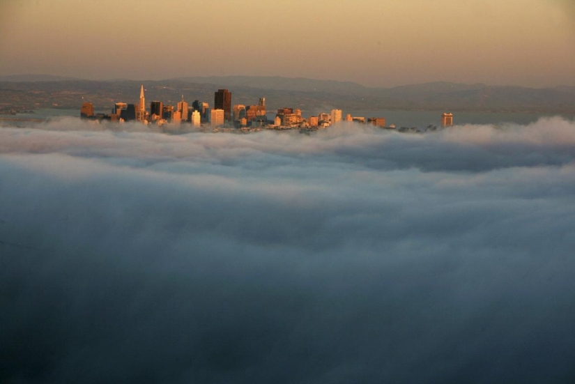 Dizzying and fascinating photos: cities in the clouds