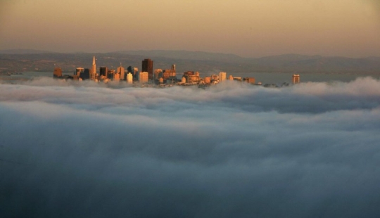 Dizzying and fascinating photos: cities in the clouds