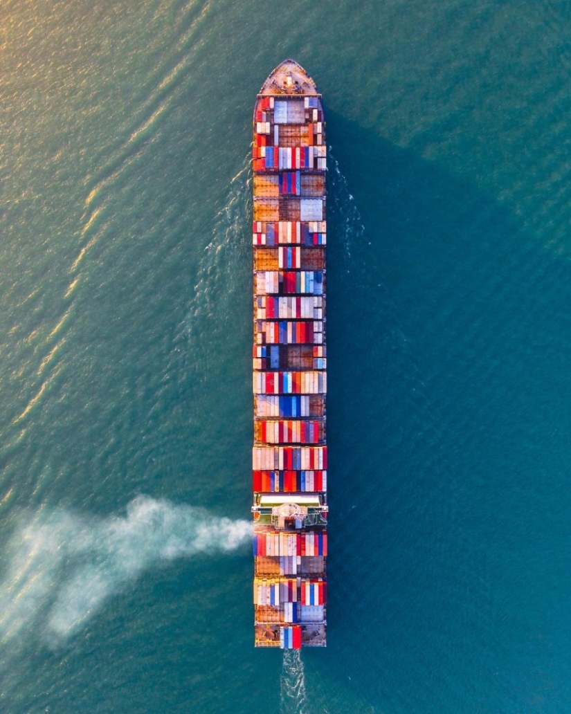 Dizzying Hong Kong in Victor Cheng's photographs