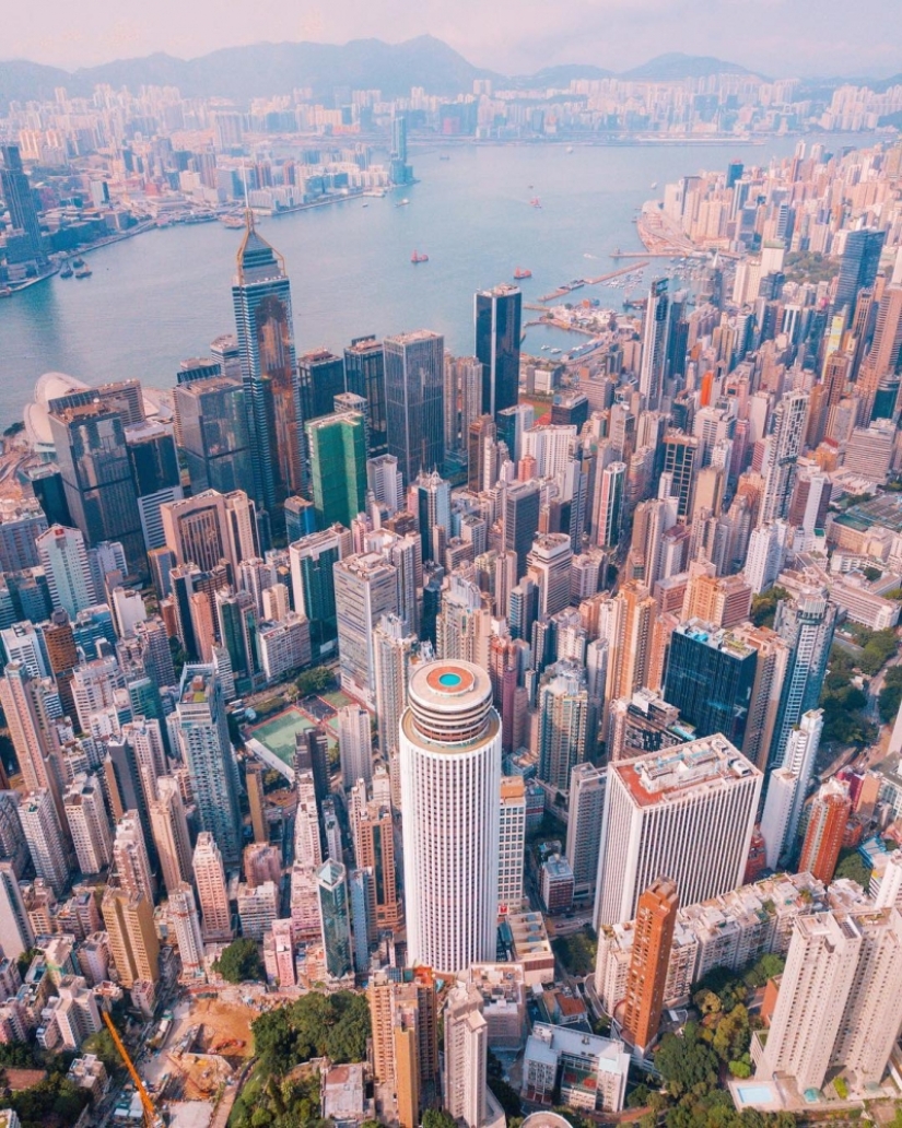 Dizzying Hong Kong in Victor Cheng's photographs