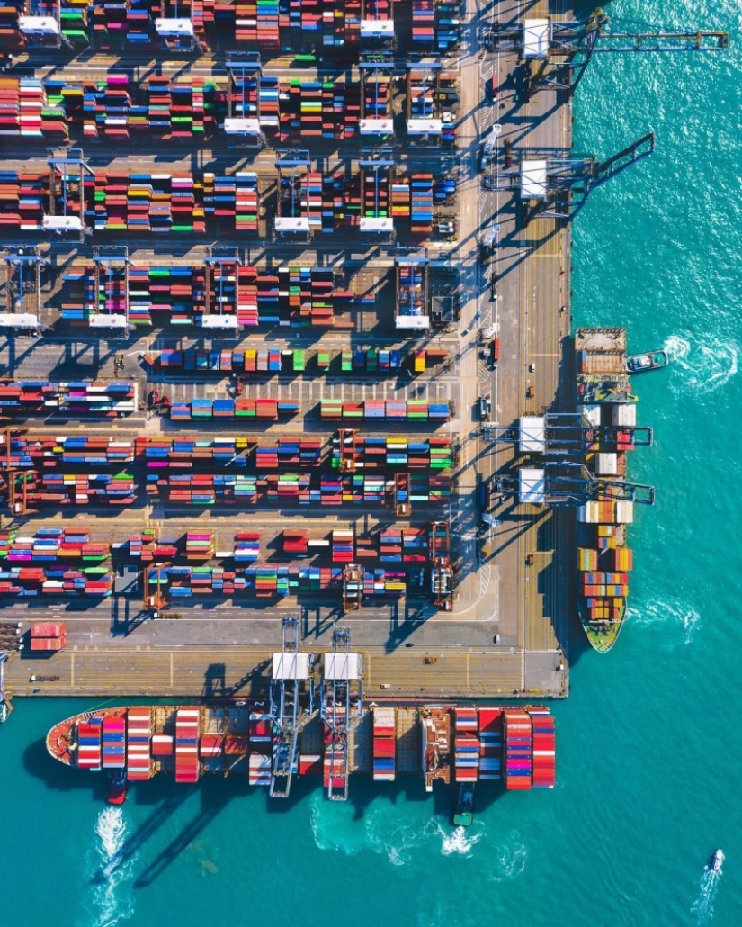 Dizzying Hong Kong in Victor Cheng's photographs