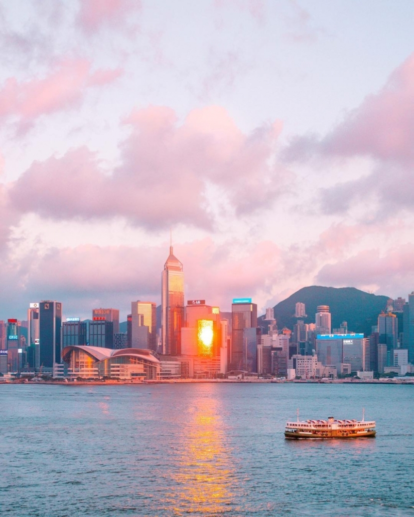 Dizzying Hong Kong in Victor Cheng's photographs