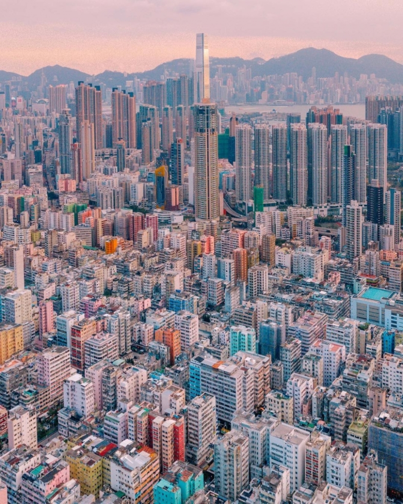 Dizzying Hong Kong in Victor Cheng's photographs