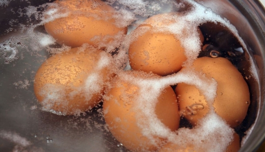 Do not pour out the water in which the eggs were cooked! You'll need it again…