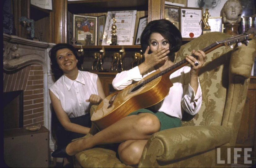 Dolce vita: unknown photos of a young Sophia Loren in a luxury villa