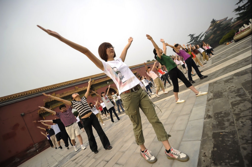 "Don't be lazy, get on the charge!" How fitness has become part of the culture in China