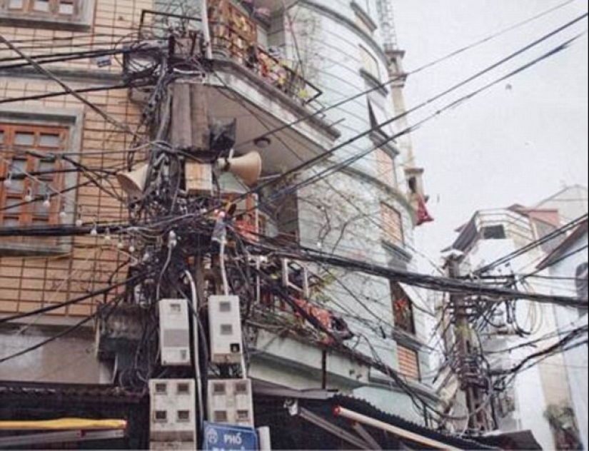 "Don't come near, it will kill": 12 worst examples of electrical wiring abroad