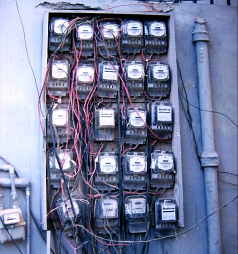 "Don't come near, it will kill": 12 worst examples of electrical wiring abroad