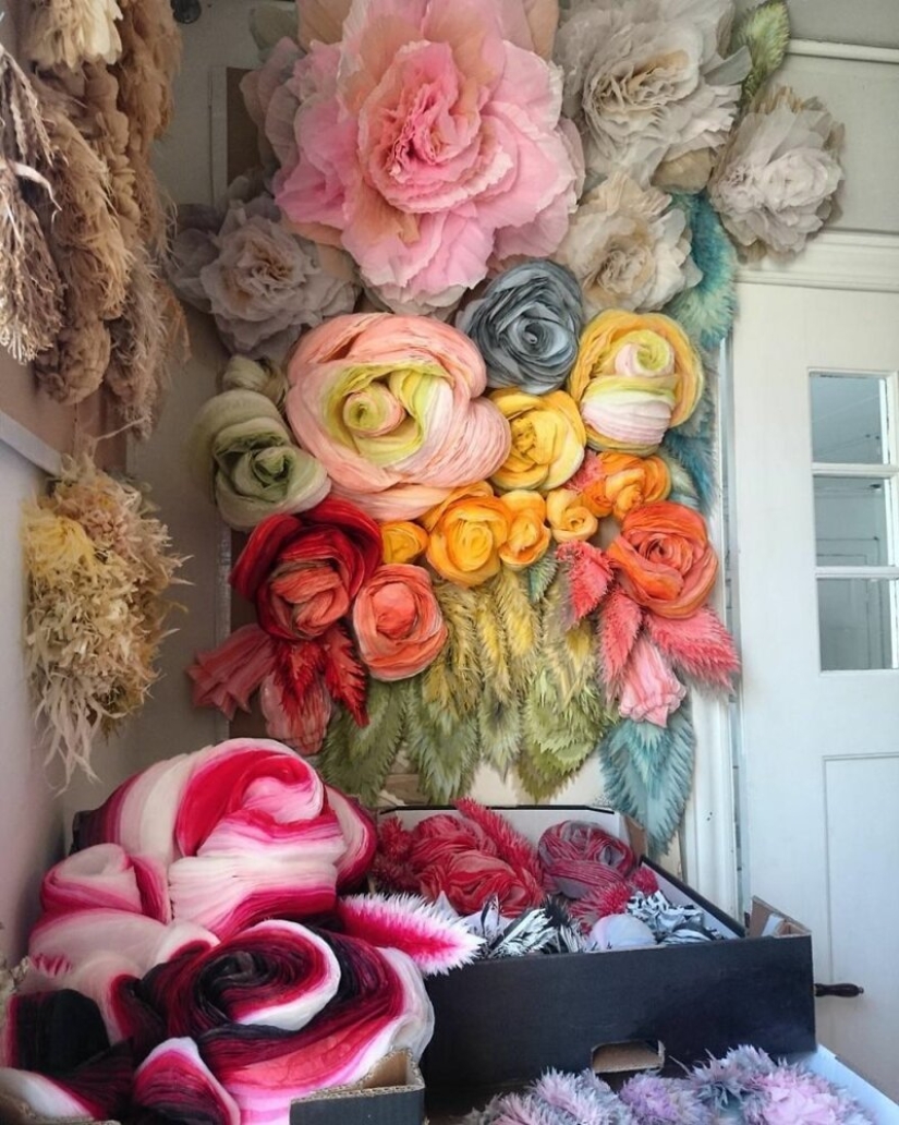 "Each of us needs beauty": why does this woman create huge flowers