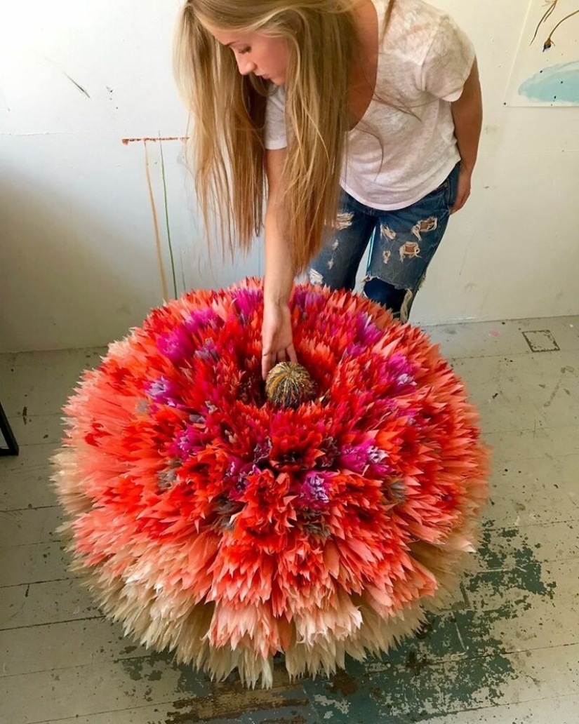 "Each of us needs beauty": why does this woman create huge flowers