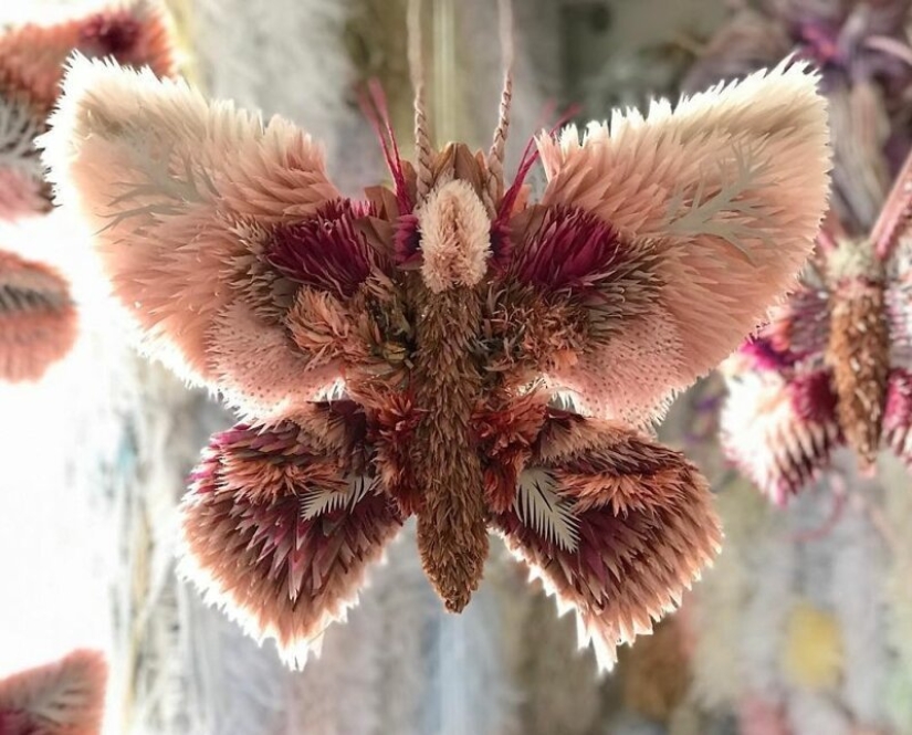 "Each of us needs beauty": why does this woman create huge flowers