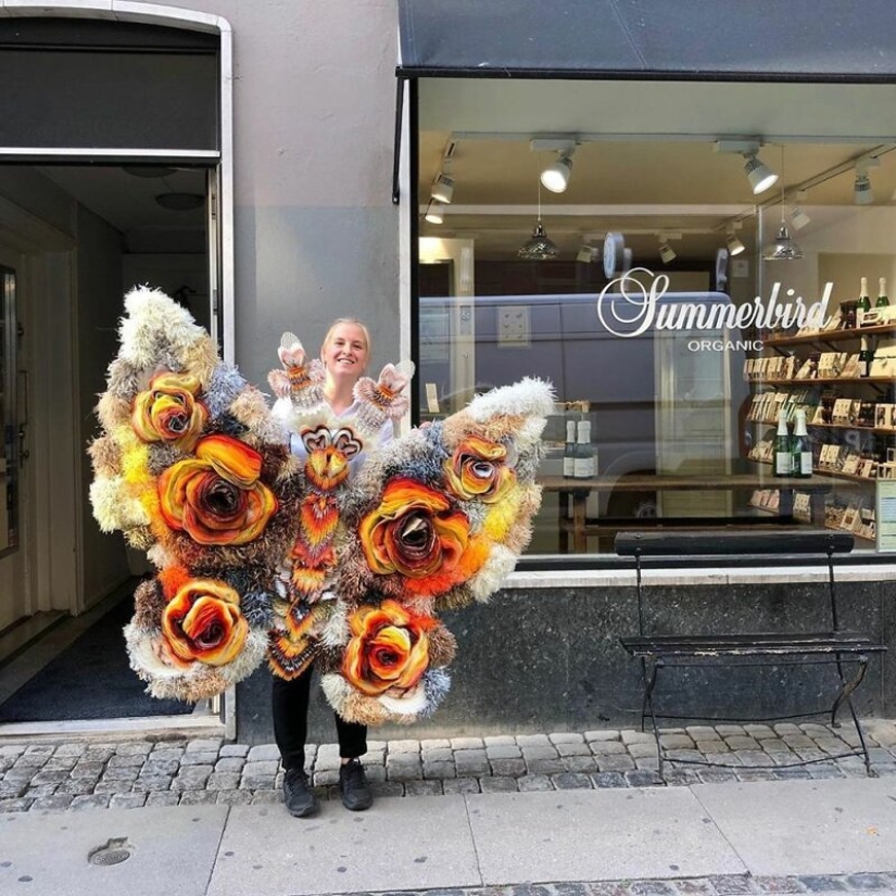 "Each of us needs beauty": why does this woman create huge flowers