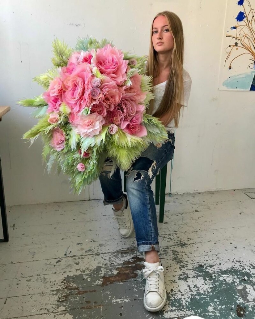 "Each of us needs beauty": why does this woman create huge flowers