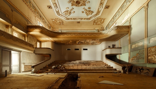 Echoes Of Forgotten Theaters: 10 Pictures That I Took Of Abandoned Spaces