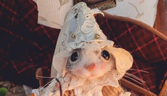 El artista crea ratones de lana fieltro adorables vestidos con trajes caprichosos