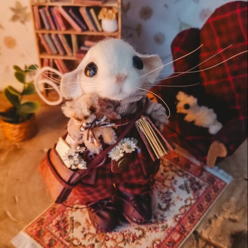 El artista crea ratones de lana fieltro adorables vestidos con trajes caprichosos