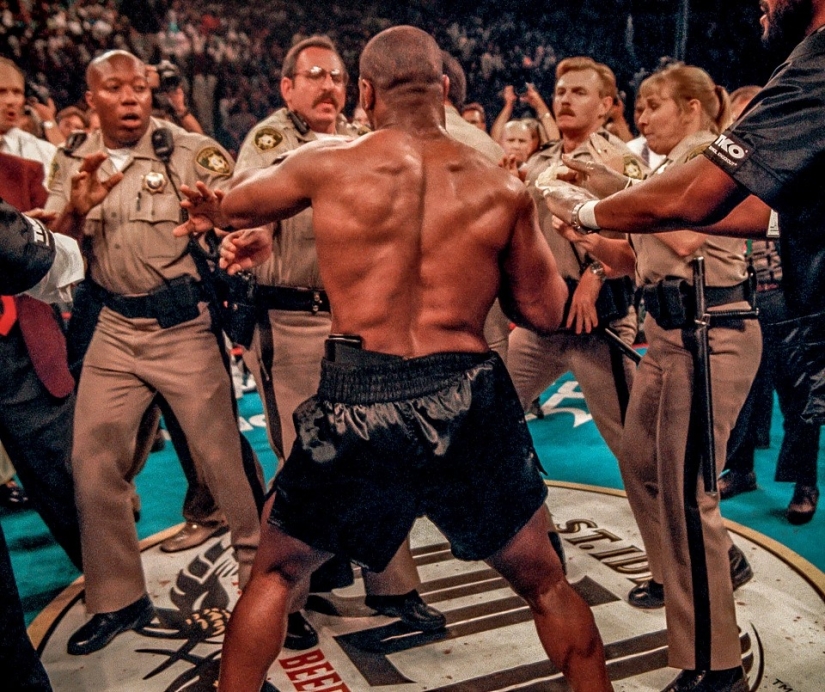 El escándalo y la paz: la vida de Mike Tyson a diferentes fotos de Michael Brennan