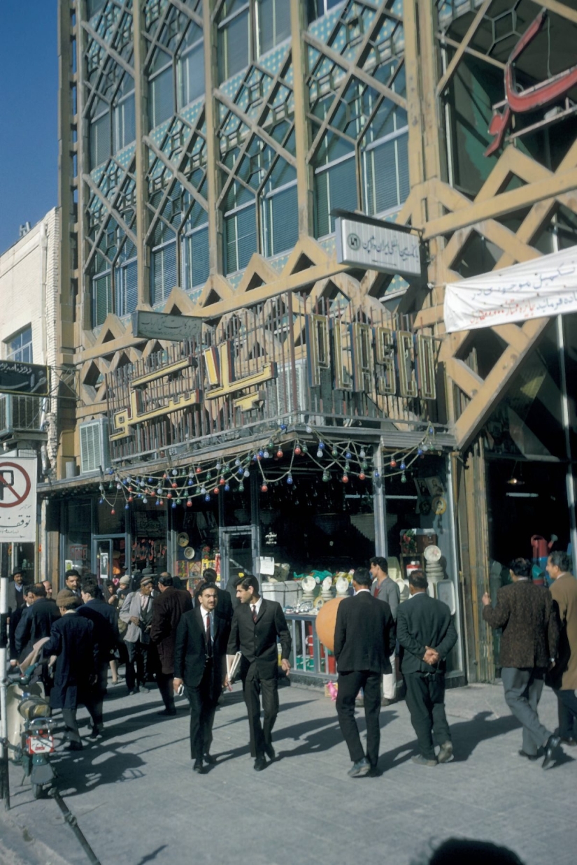 El Este sutil y el Oeste de moda: recorrido fotográfico de un estadounidense por Irán en 1967