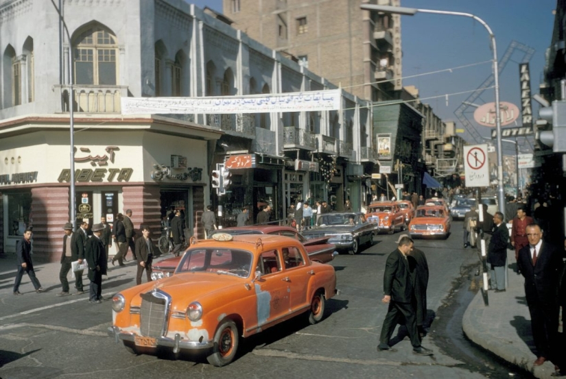 El Este sutil y el Oeste de moda: recorrido fotográfico de un estadounidense por Irán en 1967