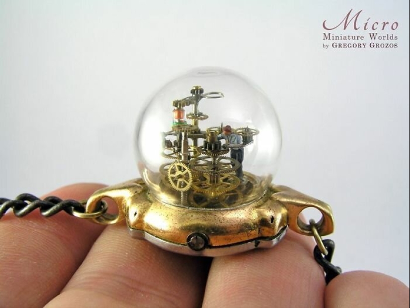 El griego maestro Gregory Grozos crea mundos en miniatura en cuestión de horas