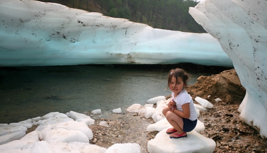 El hielo de la playa de Buluus, la existencia de la cual es difícil de creer