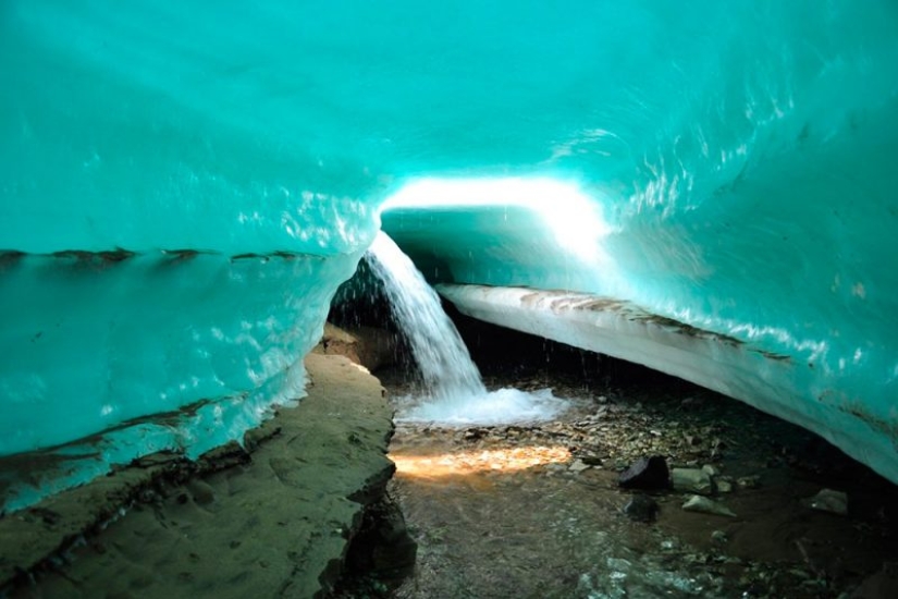 El hielo de la playa de Buluus, la existencia de la cual es difícil de creer