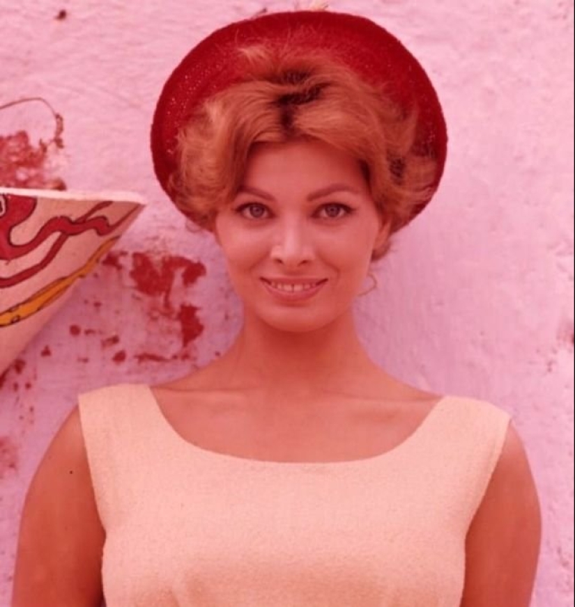 El italiano belleza Scilla Gabel — suplente Sophia Loren