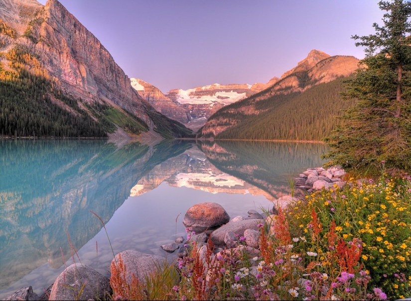 El lago Louise es un lugar extraordinariamente hermoso