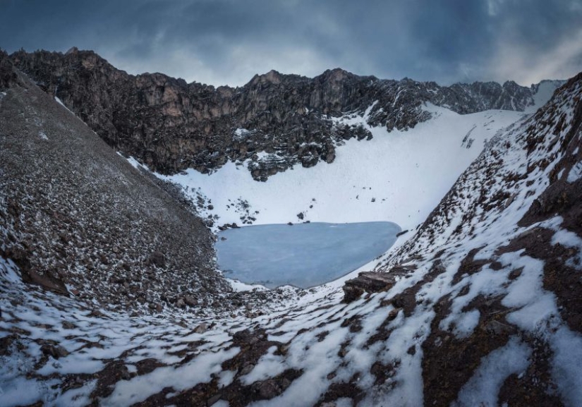 El lago Roopkund del Himalaya es un cementerio de 500 personas, que guarda su secreto