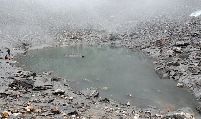 El lago Roopkund del Himalaya es un cementerio de 500 personas, que guarda su secreto