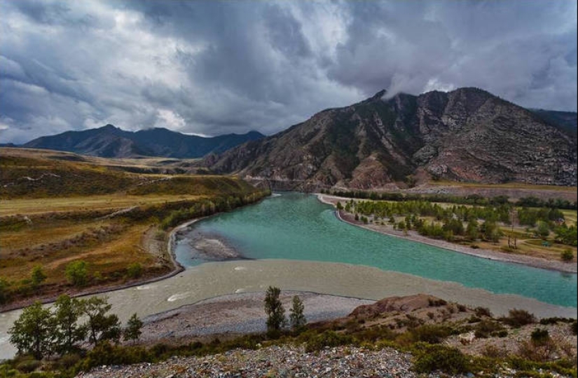 El milagro descrito en el Corán: 16 lugares donde se pueden ver los límites entre los embalses