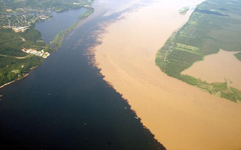 El milagro descrito en el Corán: 16 lugares donde se pueden ver los límites entre los embalses