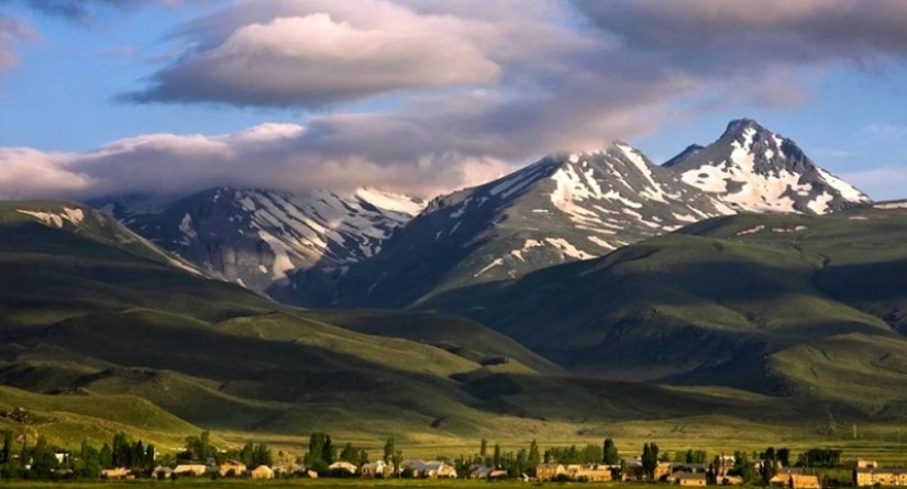 El misterio del anómalo monte Aragats armenio, donde los objetos ruedan hacia arriba