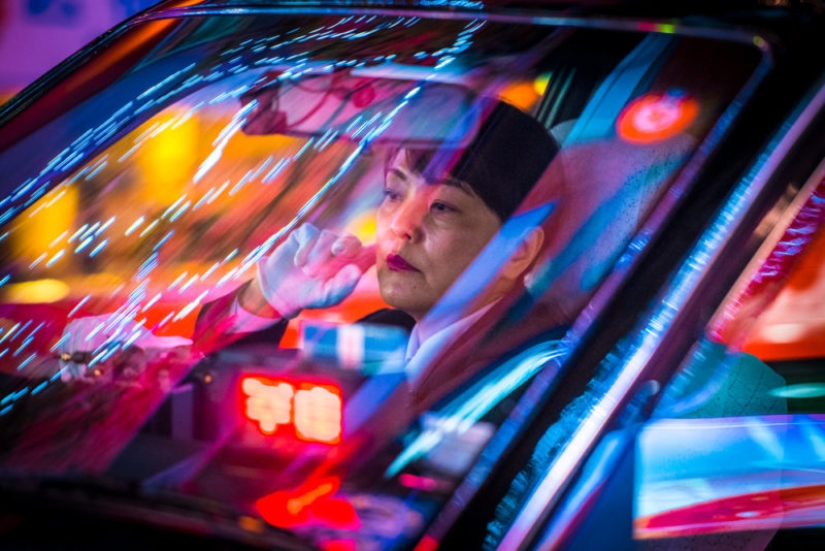 El mundo de los taxistas nocturnos perfectos en Tokio