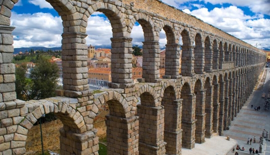 El único acueducto romano antiguo que todavía se utiliza para el fin previsto