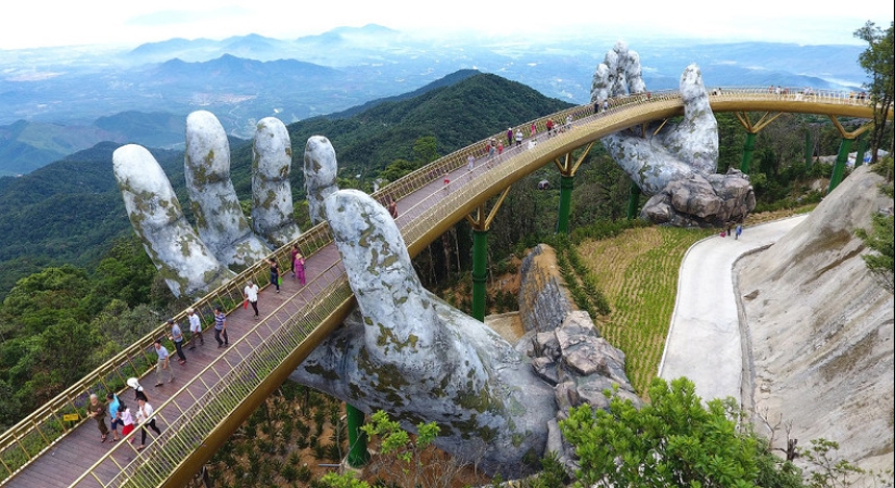 El Puente Dorado en Da Nang es un lugar en Vietnam que todos deben ver