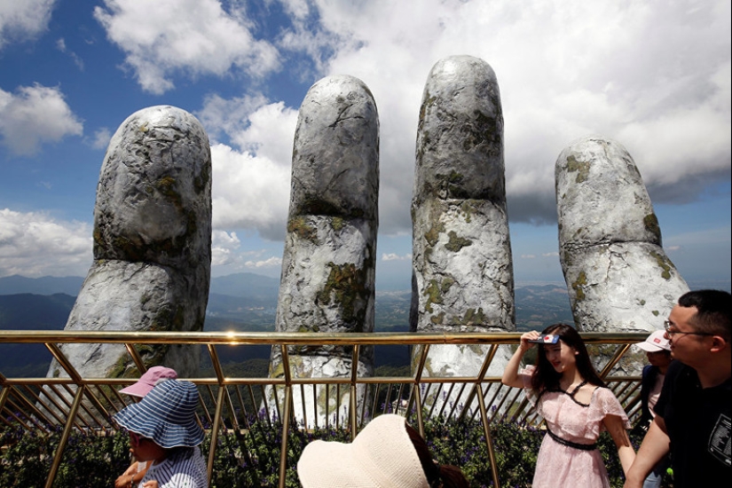 El Puente Dorado en Da Nang es un lugar en Vietnam que todos deben ver