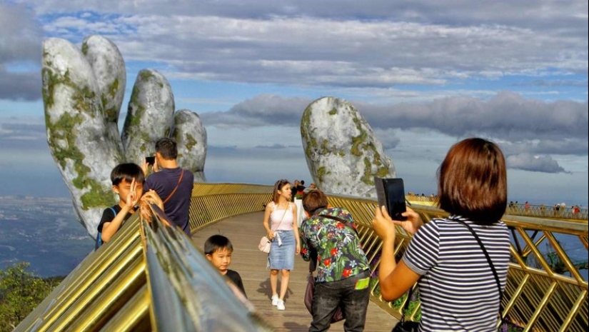 El Puente Dorado en Da Nang es un lugar en Vietnam que todos deben ver