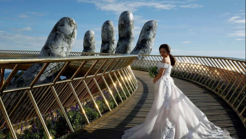 El Puente Dorado en Da Nang es un lugar en Vietnam que todos deben ver