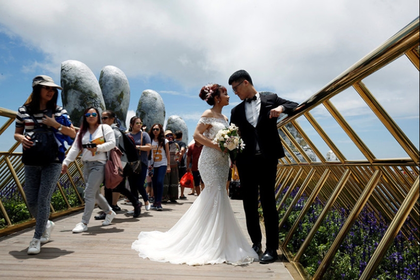 El Puente Dorado en Da Nang es un lugar en Vietnam que todos deben ver