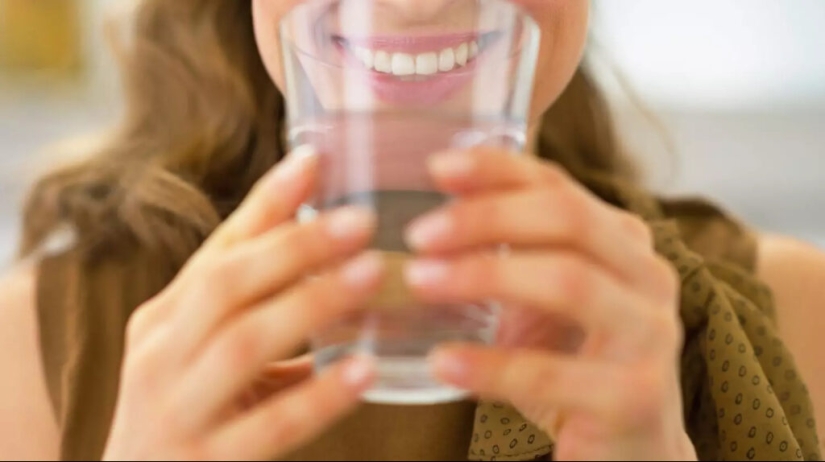 El secreto de la sonrisa de Hollywood, o ¿Qué tiene de malo beber agua en Estados Unidos?