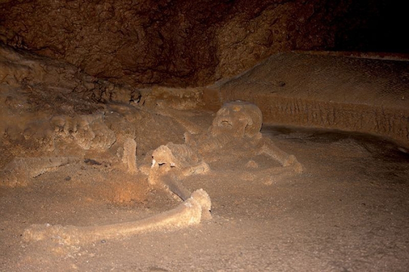 El siniestro secreto de la Cueva de la Doncella de Cristal