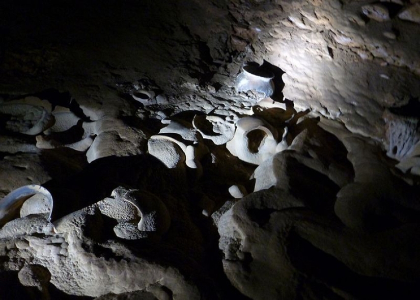 El siniestro secreto de la Cueva de la Doncella de Cristal