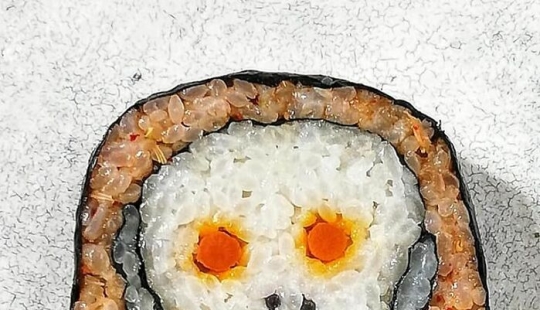 El sushi como lienzo: obras de arte vívidas y comestibles de Takayo Kiyota