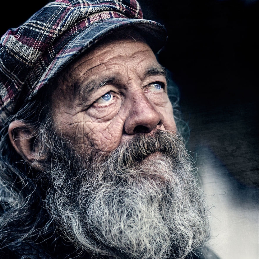 Ellos también tienen un alma: un fotógrafo que toma retratos de personas sin hogar