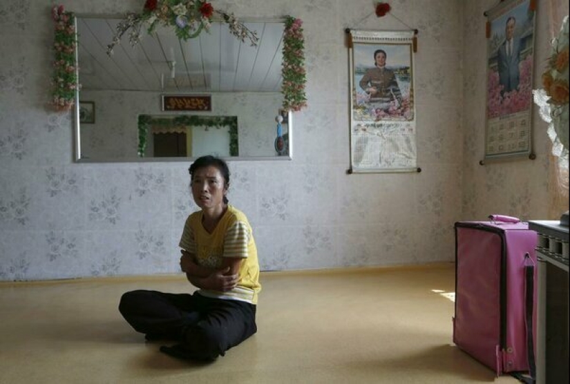 Emptiness, simplicity and poverty: 16 real photos of apartments of North Koreans