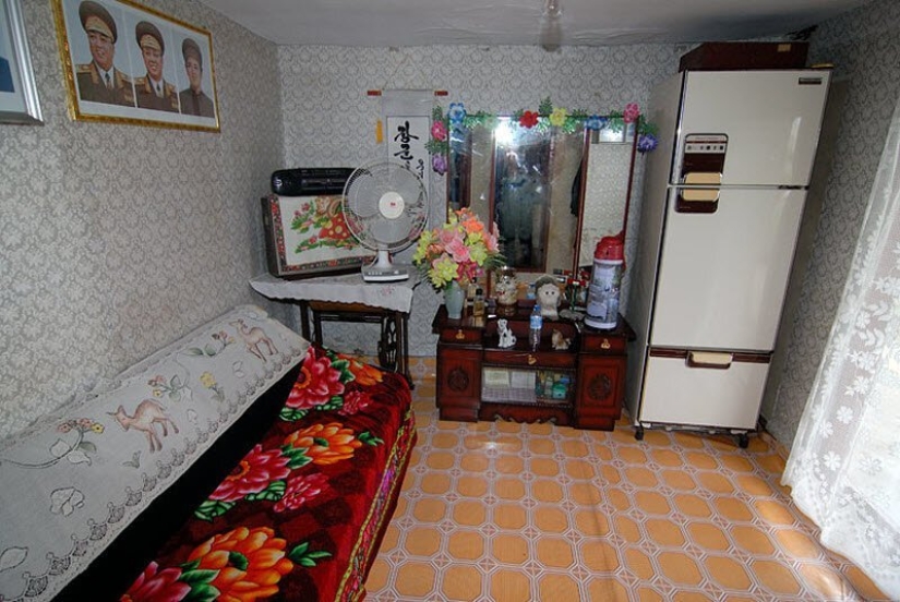 Emptiness, simplicity and poverty: 16 real photos of apartments of North Koreans