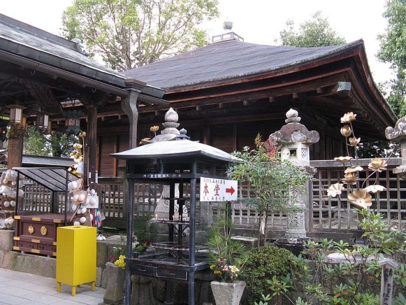 En Japón, hay un templo dedicado al pecho femenino, y esto está bien