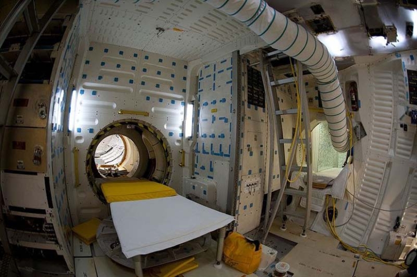 En la cabina del piloto del transbordador espacial