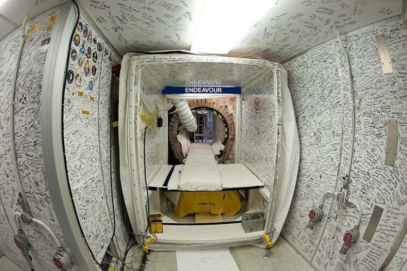 En la cabina del piloto del transbordador espacial